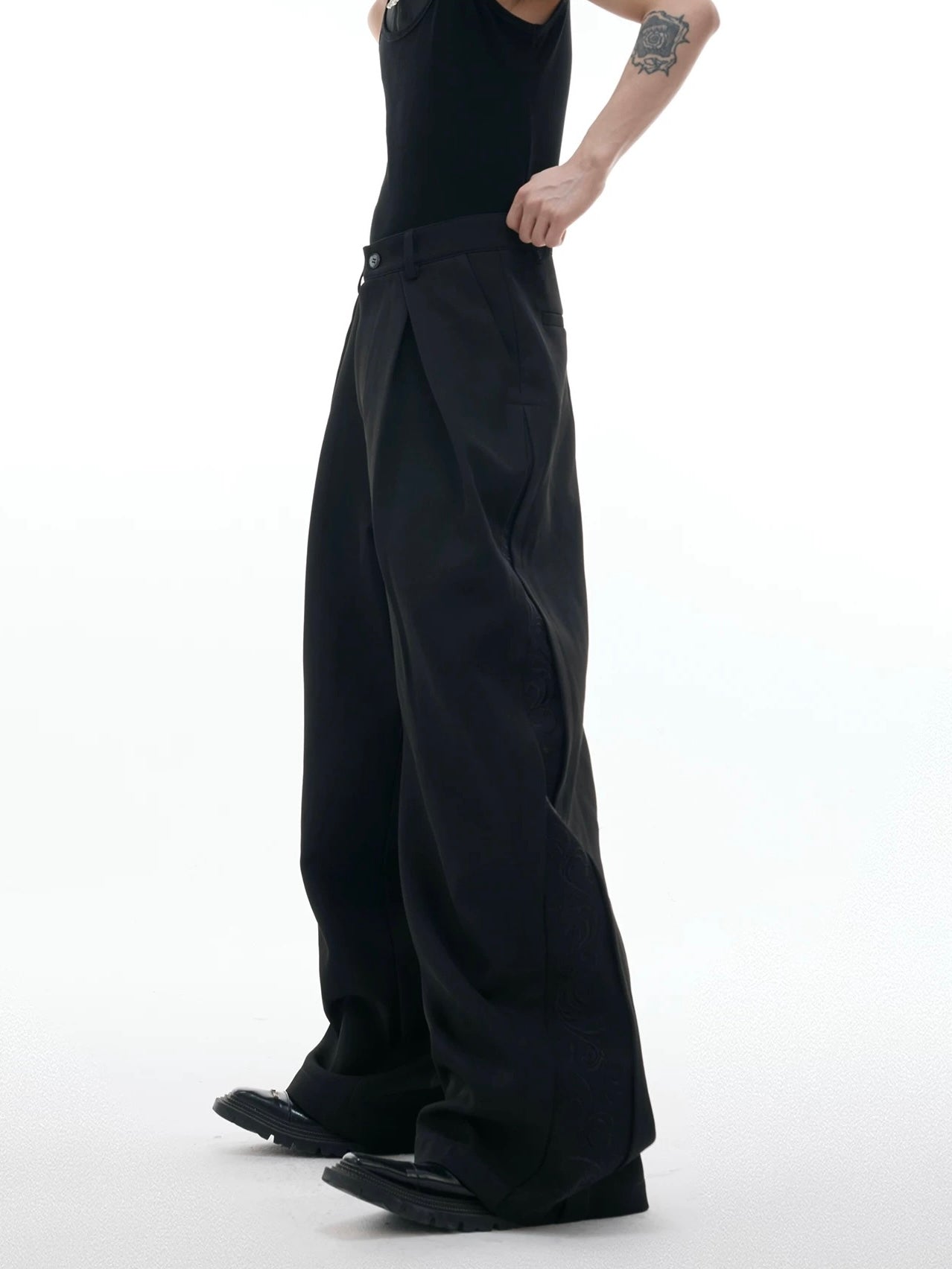 【ARGUECULTURE】Embroidered Palace Trousers