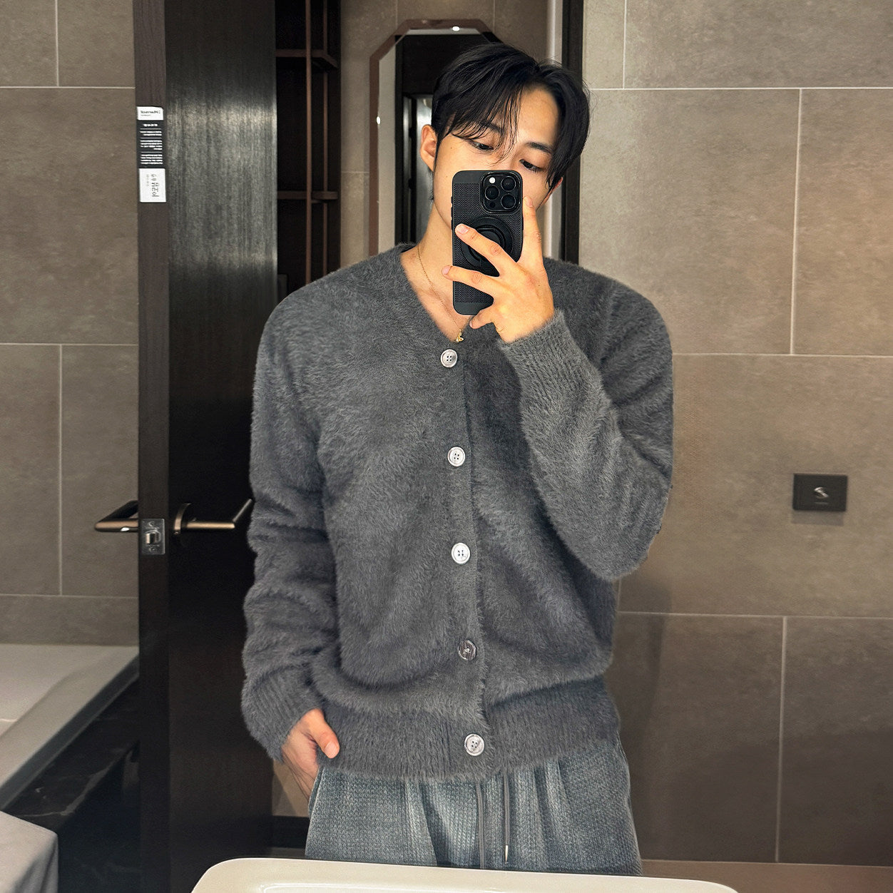 【MRCYC】Soft Mohair V-Neck Cardigan