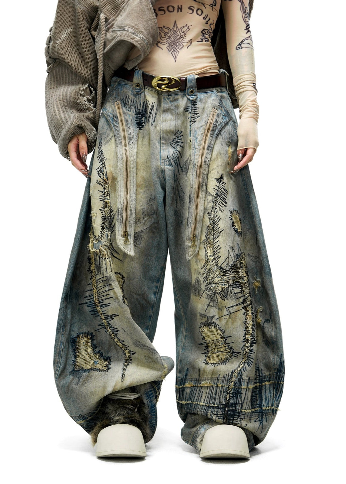 【PERSONSOUL】Embroidered Smudge Jeans – Deformed Stitch Style